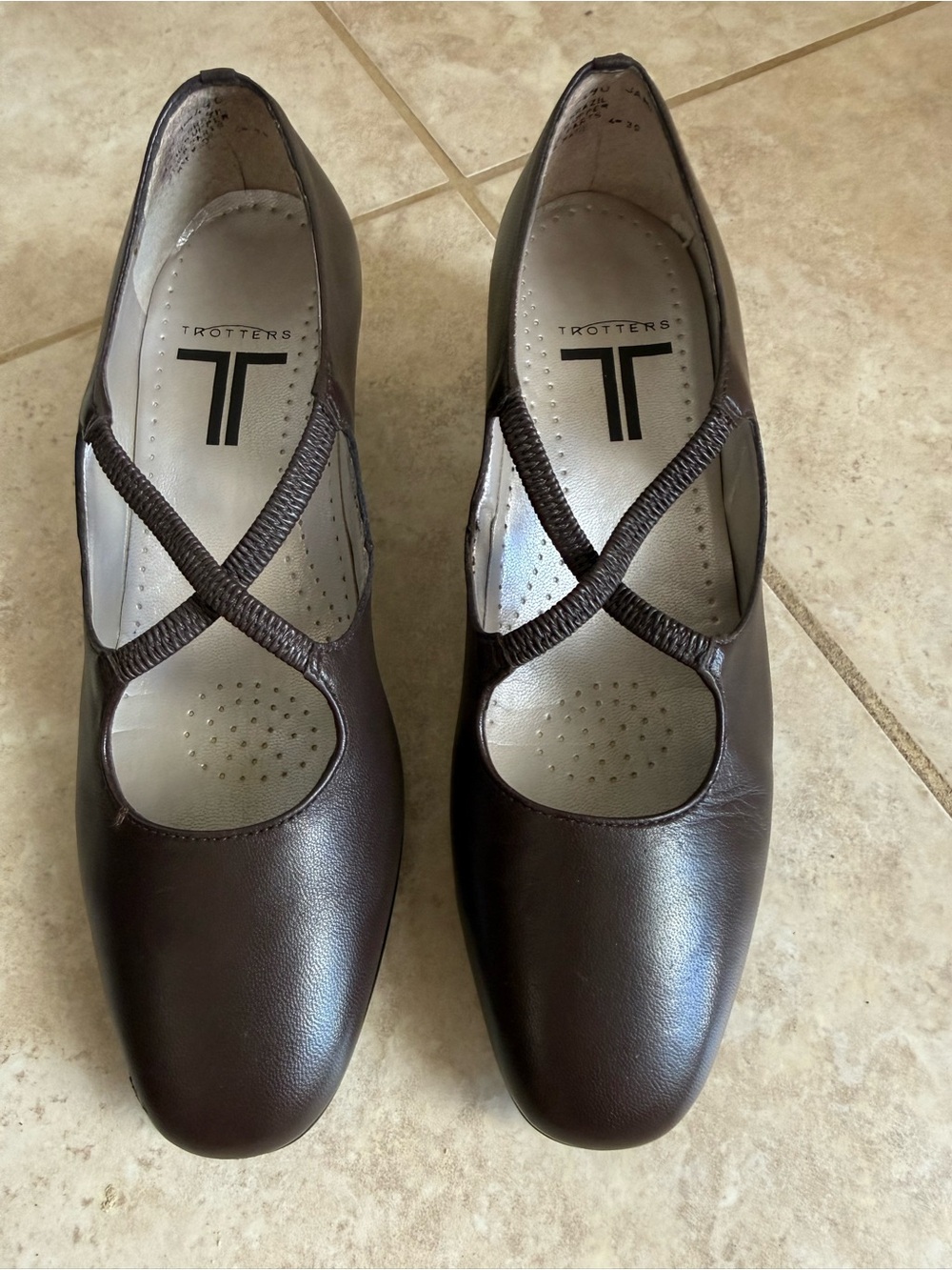 Trotters Dark Brown Leather Cross-Strap Flats